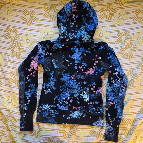 Lululemon Athletica Black and Blue Floral Hoodie - Picture 3 of 9